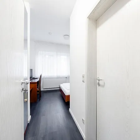 Hillerts Hotel *