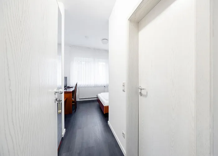 Hillerts Hotel *